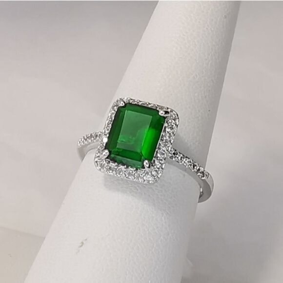 Emerald CZ with halo ring 14k white gold size 8 🆕 - Picture 2 of 9